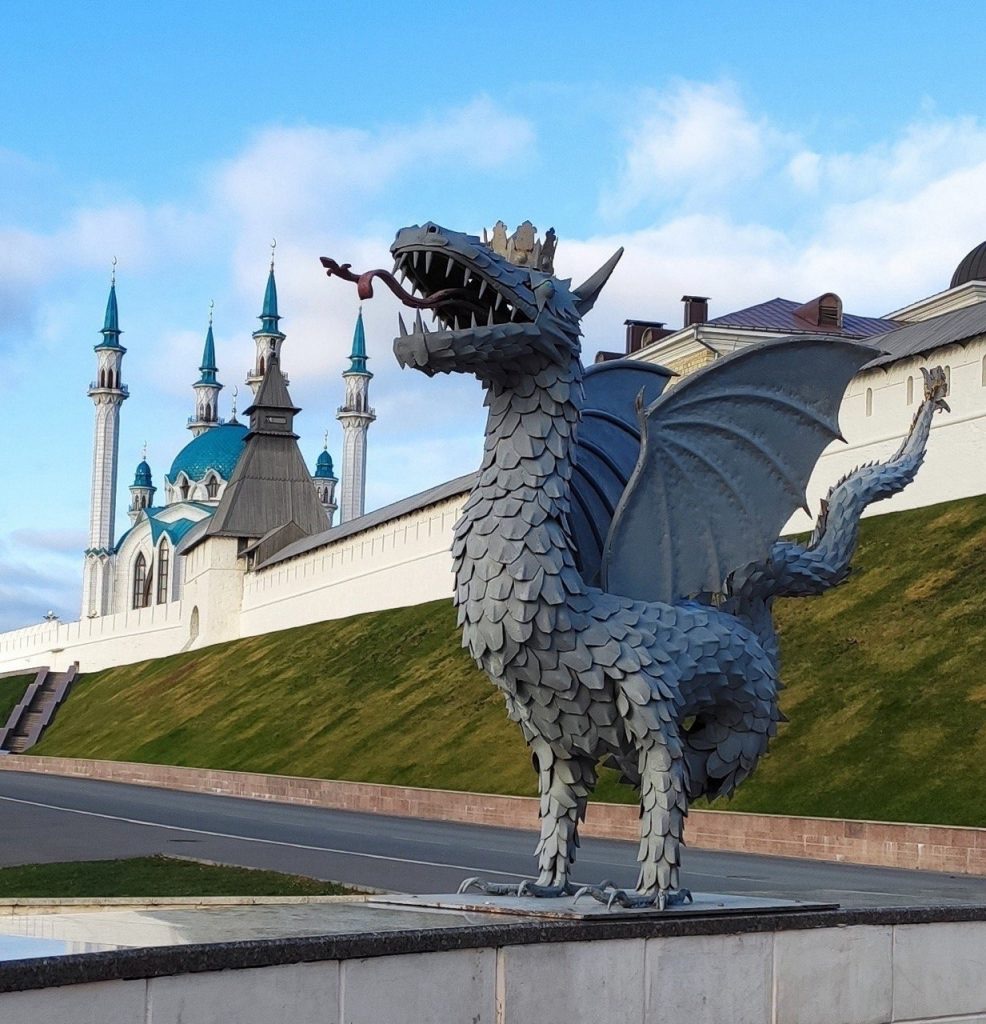 The Zilant monument with the Kazan Kremlin walls and Qol Sharif Mosque behind it.